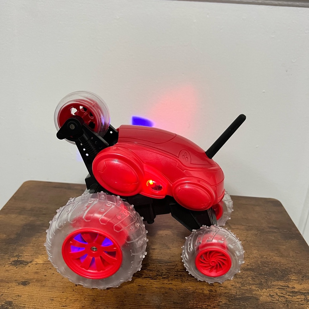 Dynamic Red Remote Control Stunt Car - Picture 8 of 12